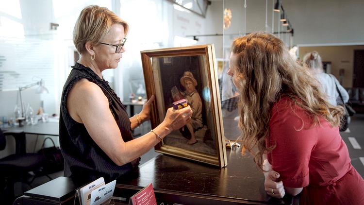 Er det en Michael Ancher, er den ægte. Findes billedet overhovedet. Man sidder forvirret tilbage efter første afsnit af 'ArtyFarty'. Foto: Mikkel Palmbo