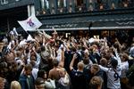 AGF-fansene fejrede søndag bronzemedaljerne - det første metal til klubben i 23 år - med voldsomt engagement. Foto: Jens Hartmann Schmidt/POLFOTO