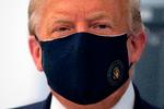 Hvis myndighederne påbyder masker, så lad være med at gøre det til et politisk spørgsmål. Ellers er du ikke klogere end Donald Trump, der spildte næsten et halvt år på kulturkamp, før det simple budskab om et stykke stof for mund og næse sivede ind, skriver Jens Lenler i dette indlæg. Foto: Jim Watson/Ritzau Scanpix