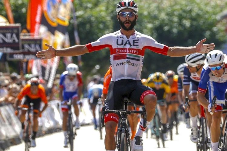 Fernando Gaviria lagde rivalerne adskillige længder bag sig i massespurten i Vuelta a Burgos. Foto: UAE Team Emirates/Bettiniphoto. 