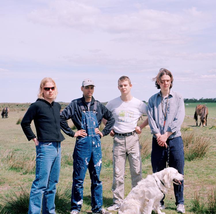 Fra venstre ses trommeslager Tobias Laust, sanger Søren Holm, bassist Villads Tyrrestrup og guitarist Vilhelm Strange. Hvad hunden hedder, melder historien intet om. Foto: Johanna Hvidtved Foto: Johanna Hvidtved