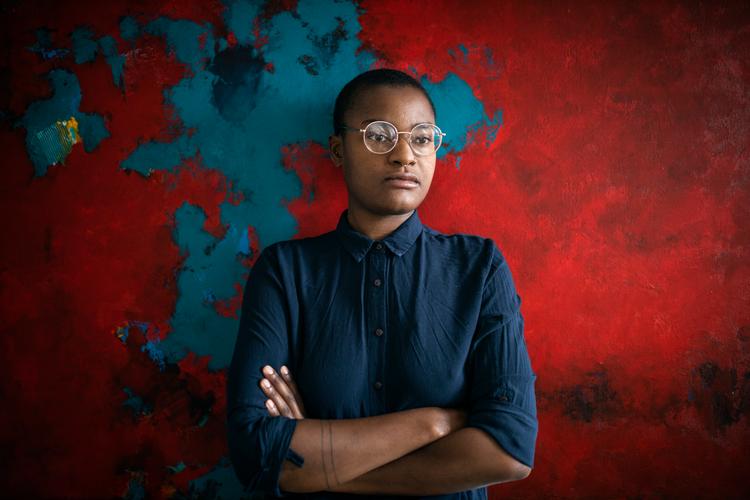 Aaiún Nin kaldes et stort talent i dansk litteratur. Vi lavede en kulturforside om hende i foråret, fordi hun dengang stod over for at få afgjort sin asylsag. Nu er sagen afgjort, og Aaiún er blevet udvist af landet. Hun har 7 dage til at rejse tilbage til Angola, hvor hun er i stor fare pga. sin homoseksualitet   Foto: Jens Hartmann Schmidt/POLFOTO