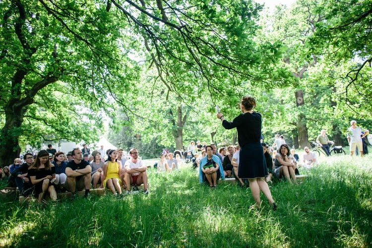 Den ene af de to nye minifestivaler er 'Weekend Under The Oak', der 14.-16. august inviterer dig ind mellem Søndermarkens egetræer. Pressefoto Malthe Ivarsson/Bloom