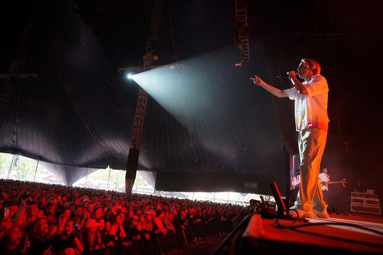 Det danske band Scarlet Pleasure under en koncert på Roskilde Festival i 2019. Arkivfoto Thomas Borberg