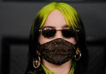 Allerede til Grammy-uddelingen i januar 2020 bar Billie Eilish et slags mundbind, da hun ankom til prisfesten. Arkivfoto: Mike Blake/Reuters   Foto: Mike Blake/Ritzau Scanpix