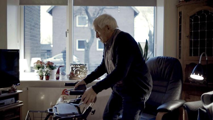 TV2 viste torsdag en dokumentar, der ved hjælp af skjulte optagelser viste hverdagen for to ældre mennesker med demens. Den ene af dem var Niels på 90 år, som ikke fik skiftet sine fyldte ble gennem 10 timer.
 Foto: Tv 2 Dokumentar
