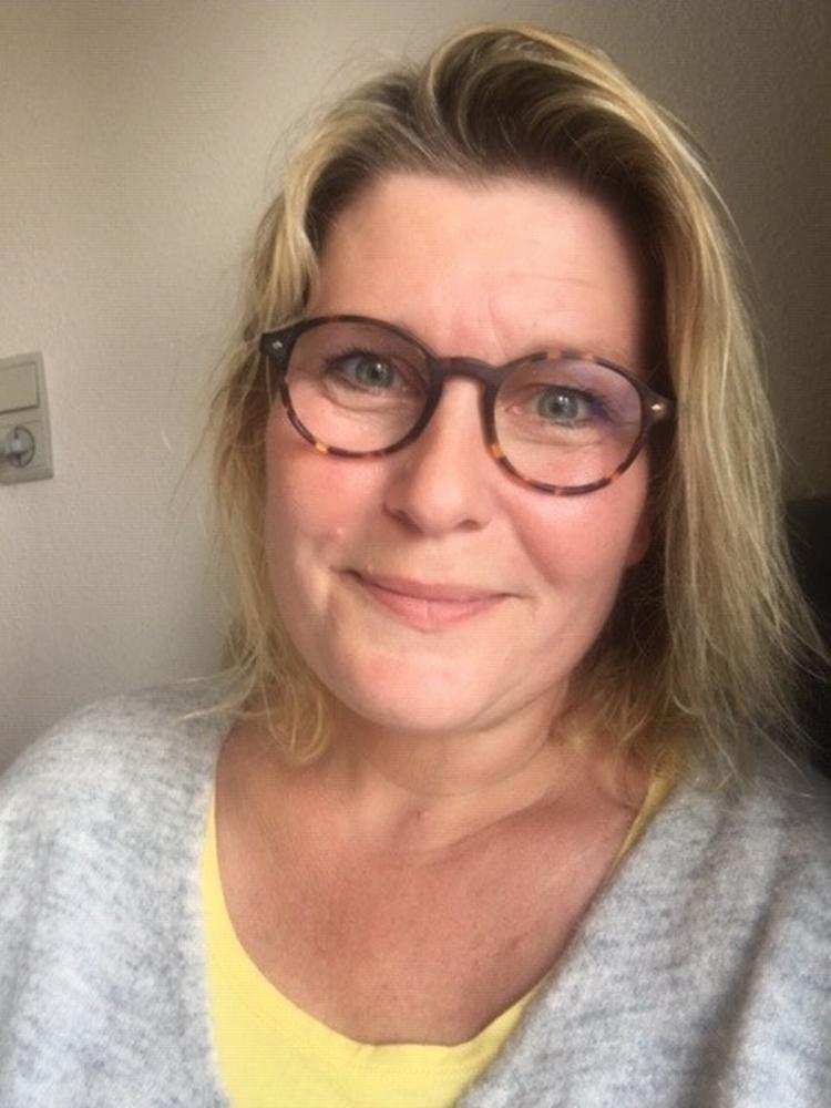 I perioden op til sin mors død boede 46-årige Karin Dinsen på plejehjemmet. Her oplevede hun et et personale, som tog beboernes behov og værdighed alvorligt. 