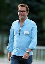     (FILES) In this file photo taken on July 10, 2013 James Murdoch, son of Rupert Murdoch and the deputy chief operating officer of News Corporation, arrives for morning session of the Allen &amp; Co. annual conference at the Sun Valley Resort in Sun Valley, Idaho. - Former 21st Century Fox chief executive James Murdoch, son of media tycoon Rupert Murdoch, has resigned from News Corp's board, according to a document released July 31 by the US Securities and Exchange Commission (SEC). (Photo by KEVORK DJANSEZIAN / GETTY IMAGES NORTH AMERICA / AFP)   Foto: Kevork Djansezian/Ritzau Scanpix