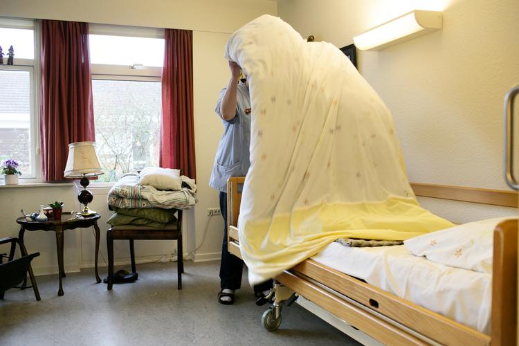 En reform skulle i 2015 få flere ind på sosu-uddannelserne. Men siden er optaget faldet med 41 procent. Venstre, der var et af partierne bag reformen, har ikke noget bud på, hvorfor det er faldet så meget.  Foto: Miriam Dalsgaard/POLFOTO