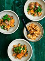 Det gærede sojabønnesmør giver kartoflerne en ny og anderledes smag. Foto: Columbus Leth