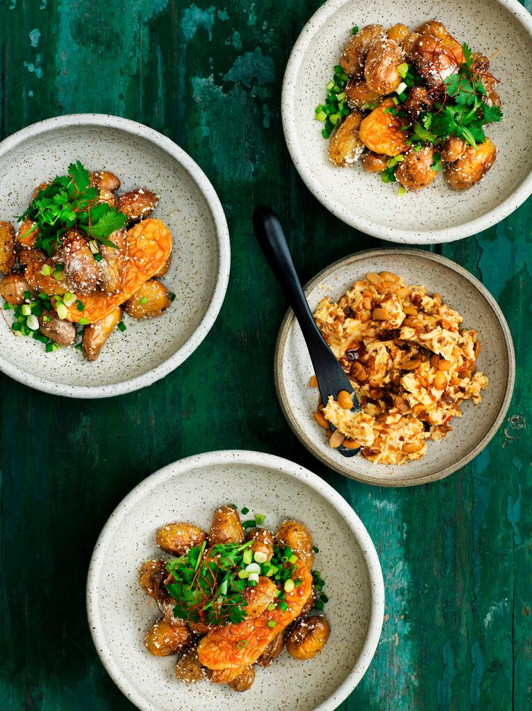 Det gærede sojabønnesmør giver kartoflerne en ny og anderledes smag. Foto: Columbus Leth