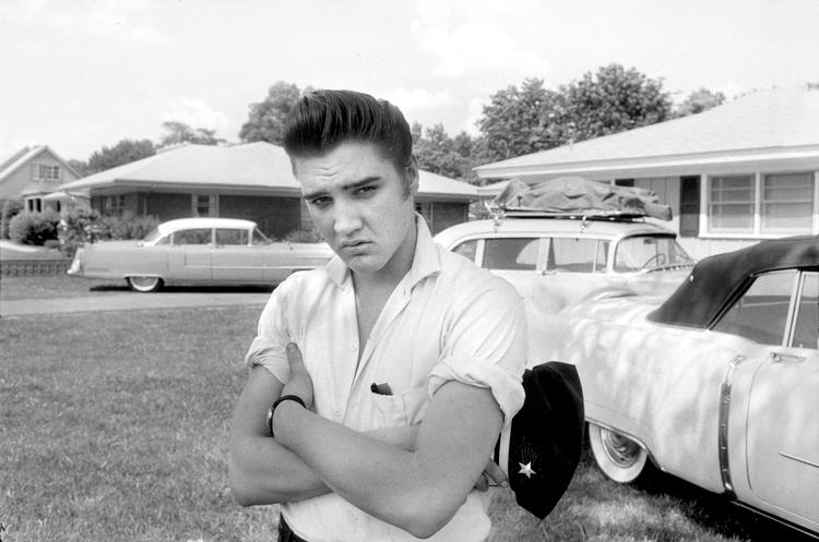 »Elvis blev kaldt kongen af rock’n’roll. Det krænkede mig. Han var ikke mere konge end Little Richard, Bo Didley eller Chuck Berry«, lyder det bl.a. fra rapperen Chuck D, som vi møder i dokumentaren.  Foto: Handout/Ritzau Scanpix