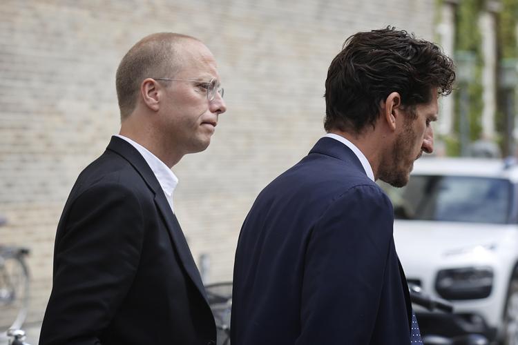 Chefkonsulent i Udlændinge- og Integrationsministeriet Jesper Gori (tv.) undsagde onsdag Inger Støjberg, da han gav forklaring til Instrukskommissionen. Her ses han sammen med sin bisidder advokat Eddie Omar Rosenberg Khawaja. Foto: Jens Dresling/POLFOTO