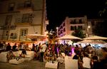 Bar på Ibiza 30. juli. De unge bliver nu kaldt ud for ikke at tøjle deres sociale instinkter godt nok af WHO-chef Michael Ryan.  Foto: Jaime Reina/Ritzau Scanpix