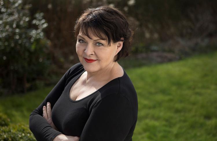 »Ude på Bakkens Hvile sad jeg på scenen sammen med Tina Grunwald, der også var kommet i overgangsalderen, og vi skiftedes til at sige ’hold da op’ og gå ud for at svede. Det var helt vildt.« 