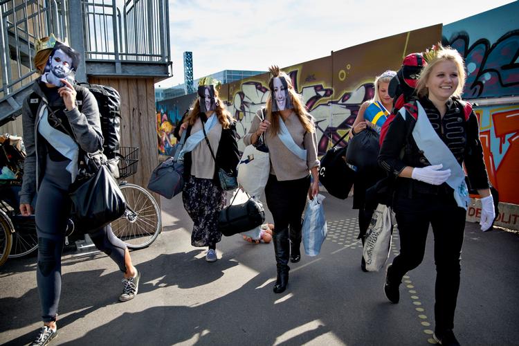 Studiestarten på landets videregående uddannelser bliver anderledes, end den plejer i år. Men de videregående uddannelser får lov at åbne med retningslinjer. Foto: Jacob Ehrbahn/POLFOTO