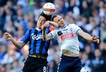 En klassisk hovedstødsduel med to mand om en 'høj bold' og med risiko for at støde hovederne sammen - hvilket udgør den største risiko i hovedspillet. Billedet er fra den danske pokalfinalen mellem FCK (Thomas Delaney) og AGF (Danny Olsen, til højre). Foto: Jens Dresling/POLFOTO