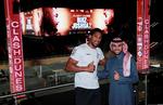 Da boksestjernen Anthony Joshua i december 2019 kæmpede en storstilet nævekamp i Saudi Arabien, modtog han flere hundrede millioner kroner. Samtidig lod han sig for eksempel fotografere med prins  Abdulaziz bin Turki bin Faisal bin Abdulaziz, og kritikere ser det som et eksempel på sportswashing. Foto: Andrew Couldridge/Ritzau Scanpix