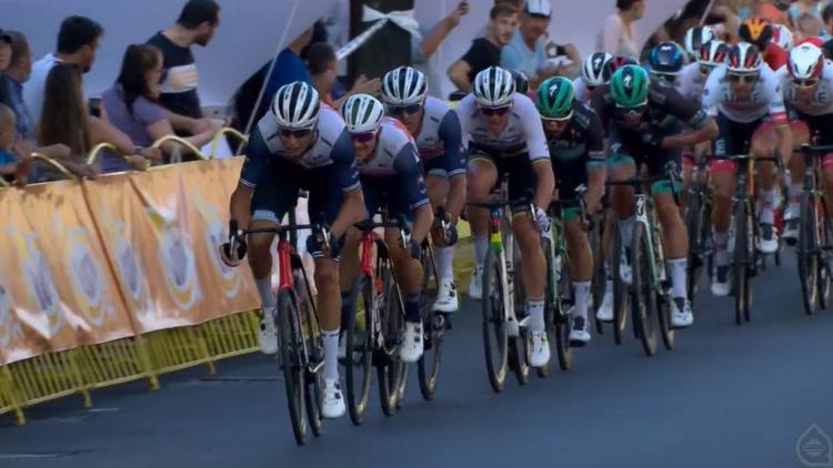 Med Mads Pedersen i fjerde position har Trek-Segafredo taget kommandoen i finalen på 2. etape i Polen Rundt, og den 24-årige dansker blev fyret af til sin første sejr som vetrdensmester. Foto: Trek-Segafredo. 