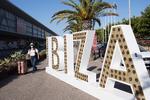 Danske turister skal ikke pakke kufferten, hvis rejsemålet er Ibiza, i hvert fald ikke hvis de vil følge rejsevejledningen. Foto: Jaime Reina/Ritzau Scanpix