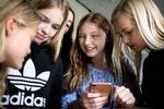 På Marie Mørks Skole i Hillerød er mobiltelefoner forbudt i skoletiden. Først når eleverne har fri, får de deres telefoner tilbage. Arkivfoto Nanna Navntoft