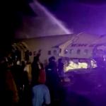Et passagerfly fra Air India med 191 personer om bord er forulykket ved landing i byen Kozhikode i det sydvestlige Indien. Flyet virker til at være brækket over i to dele. Foto: Reuters Tv/Ritzau Scanpix