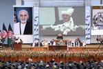 Afghanistans præsident, Ashraf Ghani, taler under det tre dage lange Loya Jirga-møde, hvor stammeoverhoveder mødes for at træffe beslutninger. Foto: Afghan Presidential Palace/Ritzau Scanpix