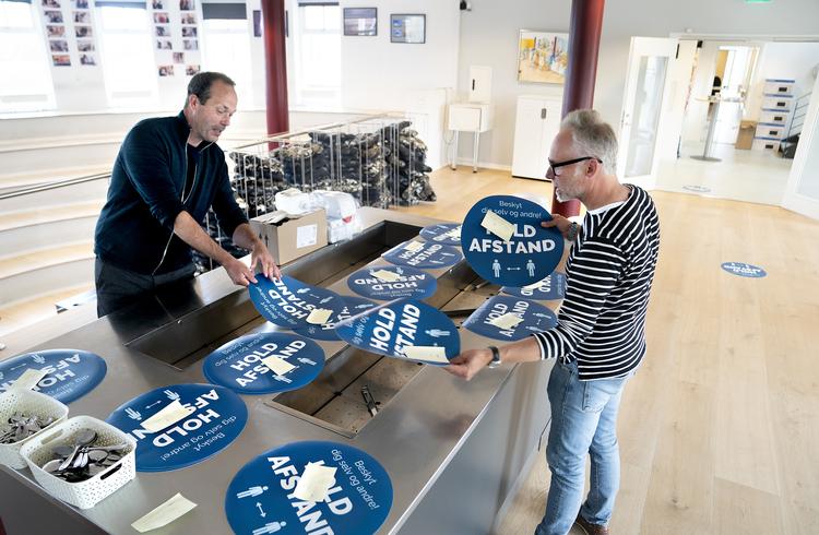 Coronarestriktioner betyder, at landets efterskoleelever møder ind til en anden hverdag, end de har gjort de tidligere år. Her er det Gribskov Efterskole, der i maj gjorde klar til, at sidste skoleårs elever vendte tilbage efter nedlukningen. Foto: Keld Navntoft/Ritzau Scanpix