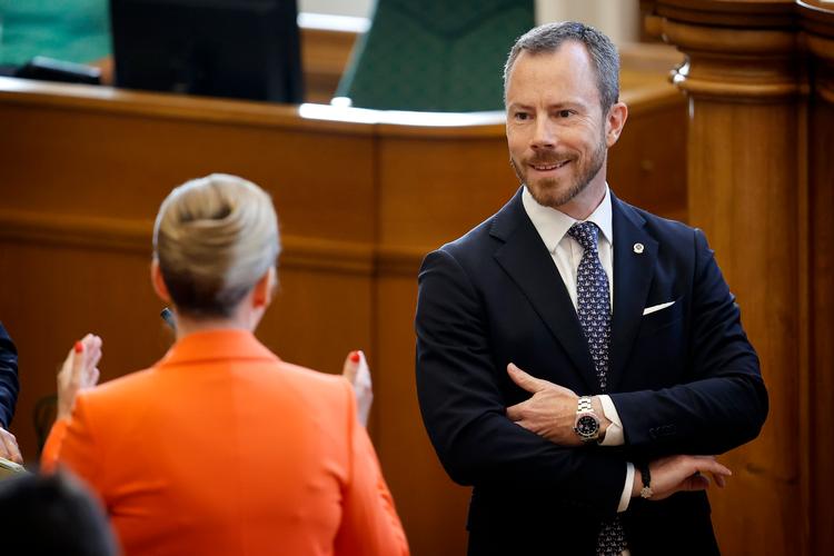 Jakob Ellemann-Jensen kæmper hårdt for at komme på omgangshøjde med Statsminister Mette Frederiksen (S). Foto: Jens Dresling/POLFOTO