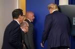 Præsident Donald Trump blev kortvarigt bedt om at forlade sin pressebriefing af agenter fra Secret Service. Foto: Kevin Lamarque/Ritzau Scanpix