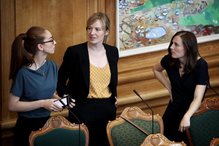 Samira Nawa (t.v.) og resten af den radikale gruppe har skiftet holdning til beskatningen af feriepenge. Foto: Jens Dresling/POLFOTO