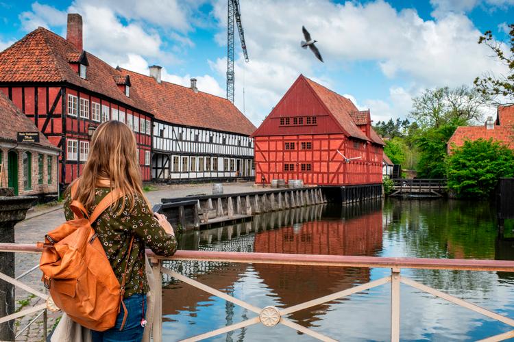Turistattraktionenerne i Aarhus som her Den Gamle By har haft et godt år indtil nu på grund af de mange danske besøg. Foto: Joachim Ladefoged