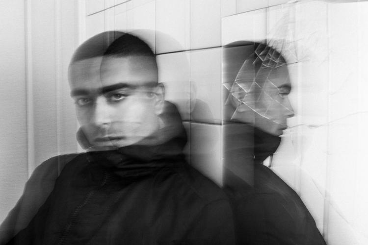 Kesi træder i karakter som albumkunstner på 'BO4L', hvor han slår på hele registret fra festcharmør til reflekterende popstjerne.   Foto: Mads Alexander Lund