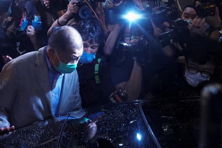 Mediemogulen  Jimmy Lai da han blev løsladt mod kaution. Foto: Lam Yik/Ritzau Scanpix