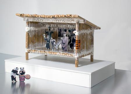 Foto: Sebastian Hedevang: 'Bao Bao' (2018). Skulptur i bambus, gipsgaze, skumpap, laserprint, pvc, flamingo. 40x25x25
