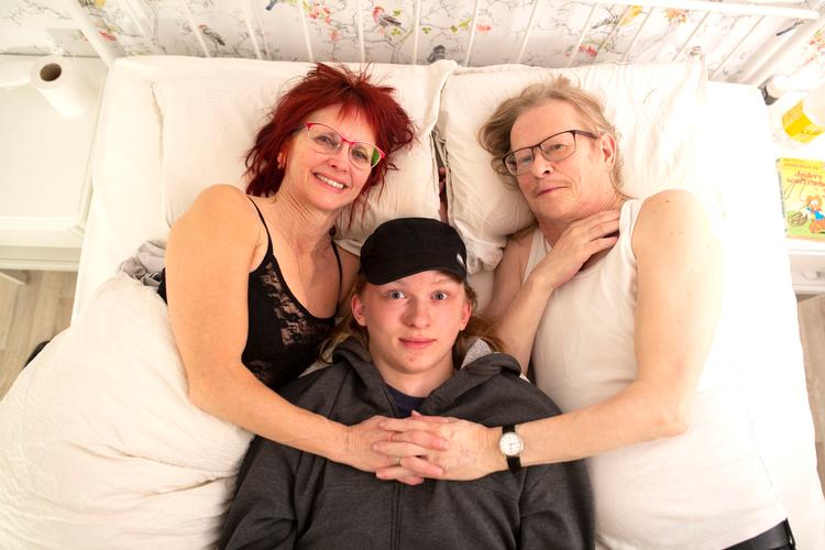 Antallet af seere blandt de 15-31-årige på DR 3 er  halveret efter at flowkanalen lukkede ved årsskiftet.  Digitalt har DR 3 prøvet at lokke seere til blandt andet med serien 'Pludselig boede jeg hos Sussi og Leo'.  Foto: Frederik Lauridsen