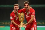 Som 25-årige udviser Leon Goretzka (th) og Joshua Kimmich stort samfundssind.  Foto: Pool/Ritzau Scanpix