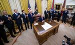 Præsident, Donald Trump, præsenterer sammen med ledere fra Israel og De Forenede Arabiske Emirater den fredsaftale mellem de to lande, der torsdag kom i stand. Aftalen stopper yderligere israelsk annektering af palæstinensiske områder. Foto: Pool/Ritzau Scanpix