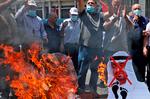 Palæstinensere protesterede torsdag i Nablus på den besatte Vestbred, efter den nye aftale mellem Israel og De Forenede Arabiske Emirater blev fremlagt. 
 (Photo by JAAFAR ASHTIYEH / AFP)   Foto: Jaafar Ashtiyeh/Ritzau Scanpix
