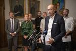 Sundhedsminister Magnus Heunicke (S) taler med præsentationen af aftalen i går, mens blandt andre Venstres Inger Støjberg lytter med.  Foto: Thomas Sjørup/Ritzau Scanpix