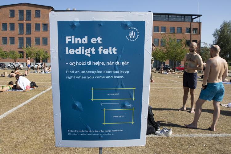 Det varme vejr har givet politiet travlt. Her Islands Brygge i København i fredags.  Foto: Finn Frandsen/POLFOTO