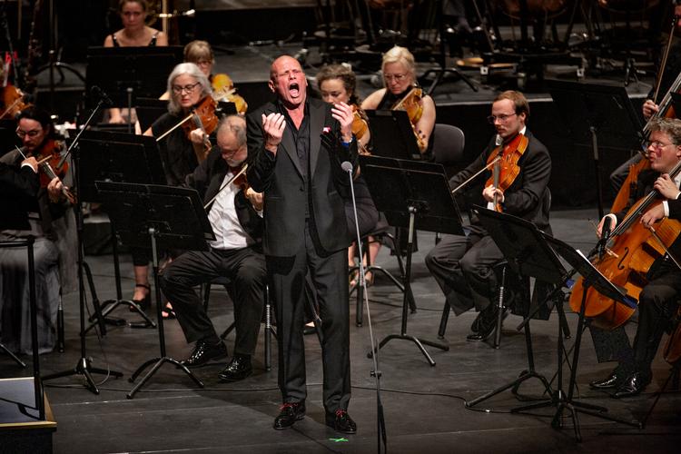 Efter at have arbejdet i Wien i tre årtier var sangeren Bo Skovhus på hjemmebane ved Tivolis wienerinspirerede fødselsdagskoncert. Foto: Jacob Ehrbahn/POLFOTO