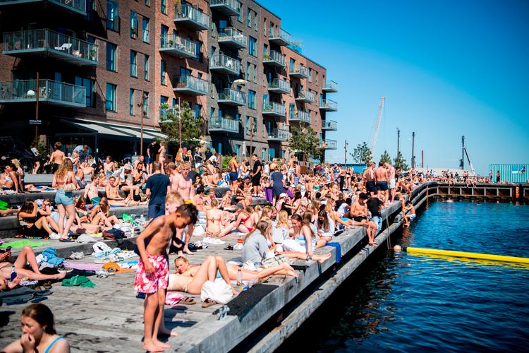 Nu skal det​ ikke lyde, som om vi ikke også foretrækker sol frem for regn og blæst, men hvor ville det være godgørende med bare en lille smule refleksion over, hvad »kanon sommervejr« kan have af konsekvenser, og hvad det skyldes, skriver Magnus L.H. Haslebo og Rune Langhoff idette debatindlæg.  Foto: Anthon Unger