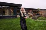 Tina Müller har overtaget værtsrollen fra Christian Degn. Hun gør det glimrende, men det reviderede koncept skal man måske lige vænne sig til. Foto: Jamal Christensen/DR