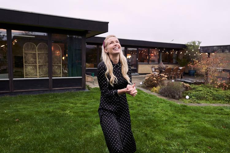 Tina Müller har overtaget værtsrollen fra Christian Degn. Hun gør det glimrende, men det reviderede koncept skal man måske lige vænne sig til. Foto: Jamal Christensen/DR