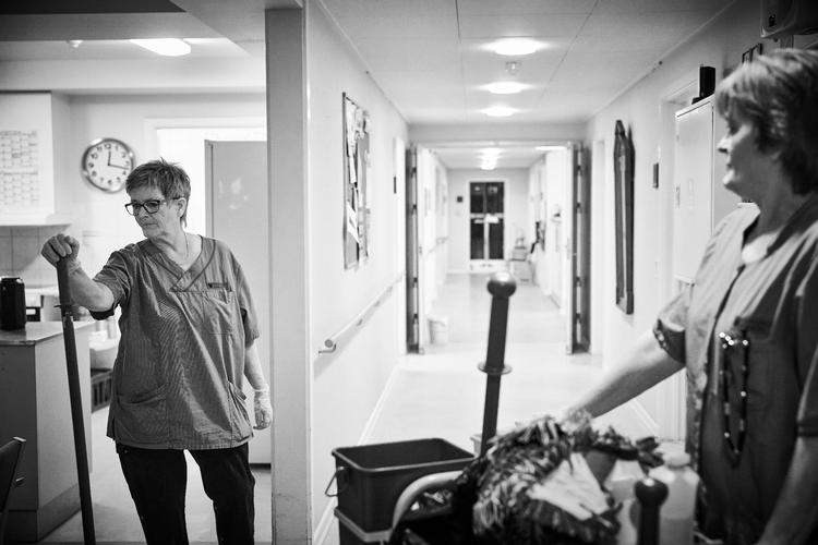 Politiken var sidste år med Susanne Krudtå på nattevagt på plejecentret Hellevadlund i Brønderslev Kommune. Siden har hun skiftet job. Men hun har stadig nattevagter, som hun stortrives med.  Foto: Claus Bjørn Larsen