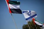 vis Netanyahu taler sandt, har han kun midlertidigt lovet at udskyde en annektering af Vestbredden. Og Emiraterne har accepteret at leve med hans dobbeltspil. Dårligt nyt for flere millioner palæstinenserne, som da må se i øjnene, at Emiraterne har droppet støtten til en palæstinensisk stat for at få afsluttet deres egen konflikt med Israel, skriver Anders Jerichow i denne klumme.  Foto: Nir Elias/Ritzau Scanpix