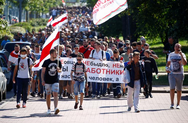 Ved det hviderussiske præsidentvalg i 2006 og 2010 oplevede Lukasjenko også stor modstand, men demonstrationerne, som den seneste uge har præget Hviderusland, er de største i præsidentens regeringstid.  Foto: Vasily Fedosenko/Ritzau Scanpix