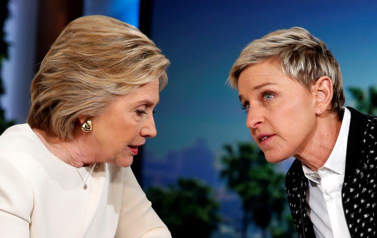 Ellen DeGeneres kan som regel vælge fra øverste hylde, når der skal gæster i studiet. På billedet ses hun med demokraternes præsidentkandidat i 2016, Hillary Clinton.  Foto: Lucy Nicholson/Ritzau Scanpix