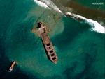 Satellitbillede af MV Wakashio, der stødte på et rev og lækkede mere end 1.000 tons olie i Det Indiske Ocean omkring østaten Maritus.      


 Foto: Handout/Ritzau Scanpix
